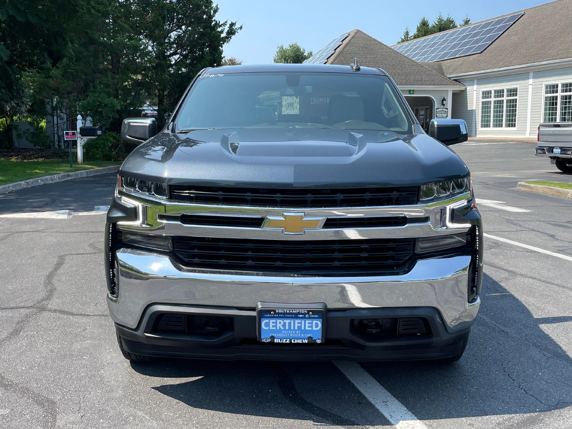 Used 2021 Chevrolet Silverado 1500 LT with VIN 1GCRYDEKXMZ206039 for sale in Southampton, NY