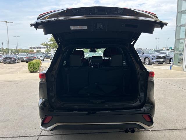 2022 Toyota Highlander Vehicle Photo in Grapevine, TX 76051