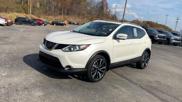 2018 Nissan Rogue Sport Vehicle Photo in MOON TOWNSHIP, PA 15108-2571