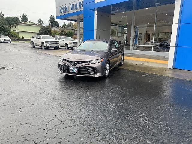 Used 2018 Toyota Camry LE with VIN 4T1B11HK8JU010217 for sale in North Bend, OR