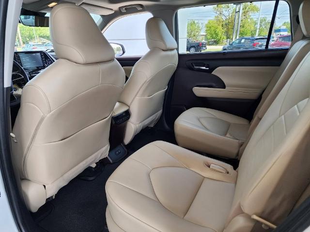 2020 Toyota Highlander Vehicle Photo in PARIS, TX 75460-2116