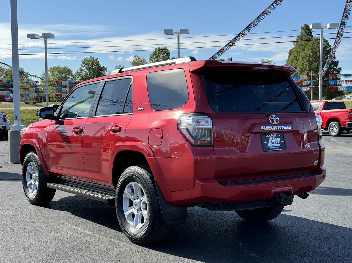 2020 Toyota 4Runner Vehicle Photo in BOONVILLE, IN 47601-9633