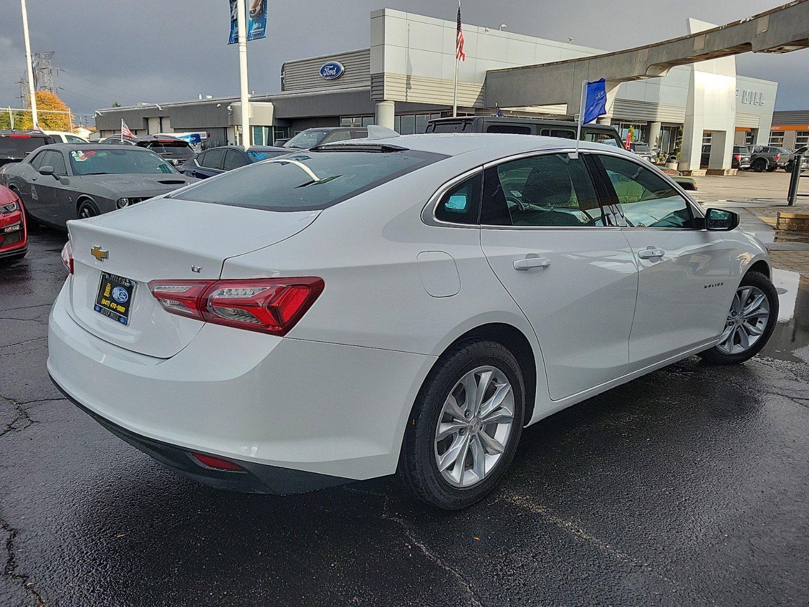 2022 Chevrolet Malibu Vehicle Photo in Saint Charles, IL 60174