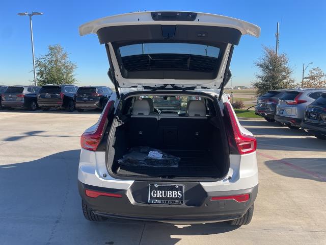 2025 Volvo XC40 Vehicle Photo in Grapevine, TX 76051