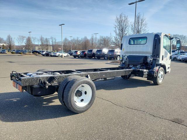 2024 Chevrolet Low Cab Forward 4500 Vehicle Photo in DANBURY, CT 06810-5034