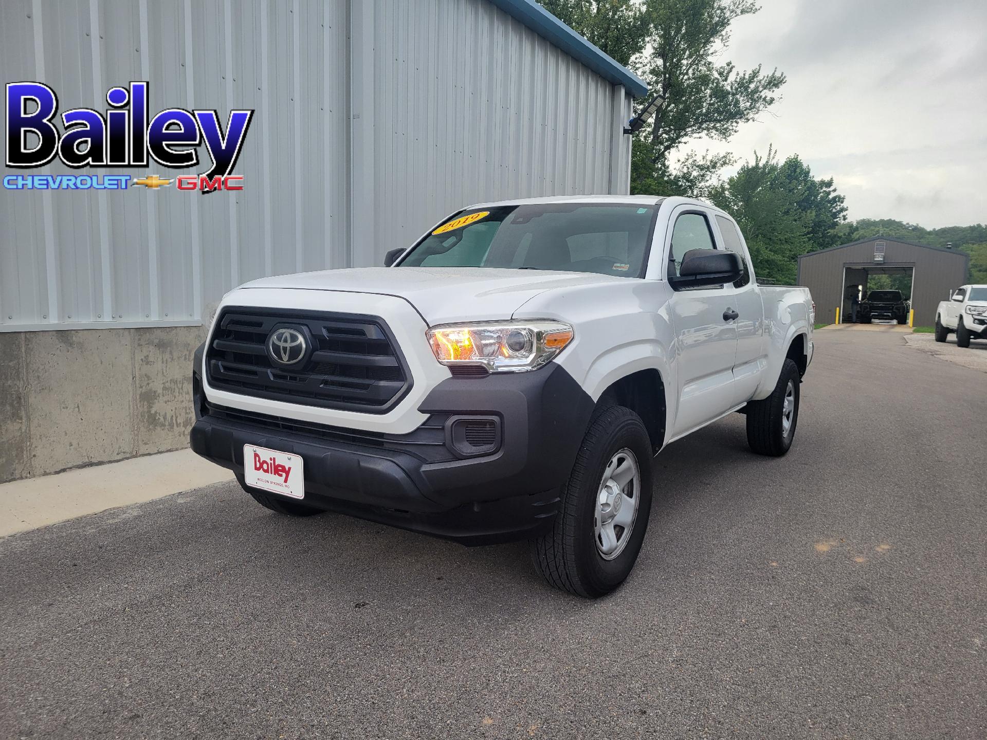 Used 2019 Toyota Tacoma SR with VIN 5TFRX5GN8KX147887 for sale in Willow Springs, MO