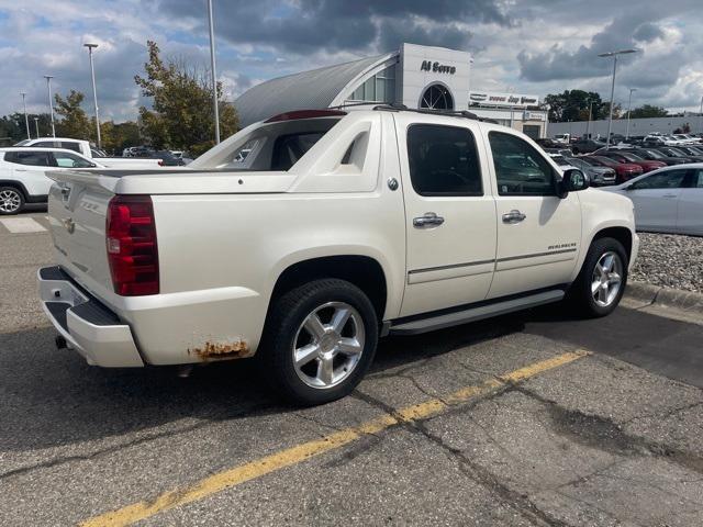 2013 Chevrolet Avalanche Vehicle Photo in GRAND BLANC, MI 48439-8139