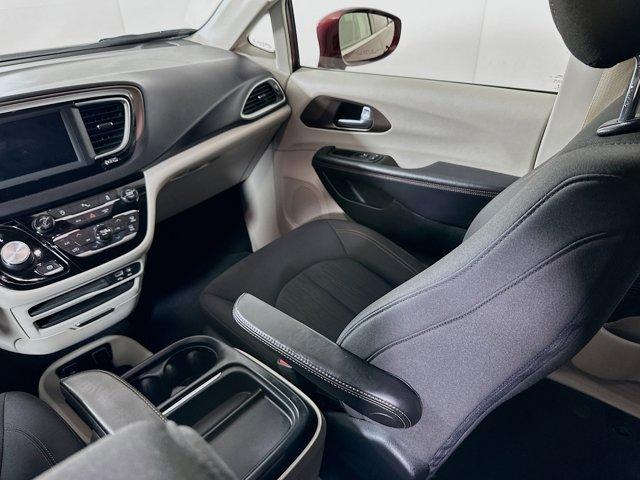 2018 Chrysler Pacifica Vehicle Photo in Doylsetown, PA 18901