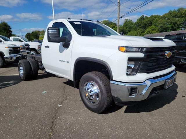 2024 Chevrolet Silverado 3500 HD Chassis Cab Vehicle Photo in DANBURY, CT 06810-5034