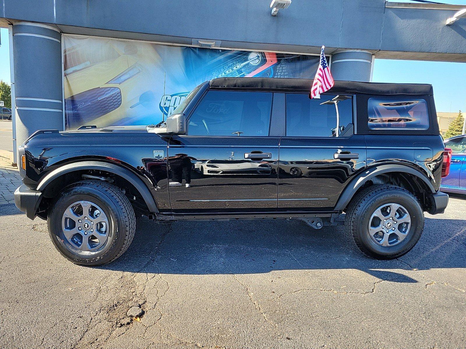 2023 Ford Bronco Vehicle Photo in Saint Charles, IL 60174