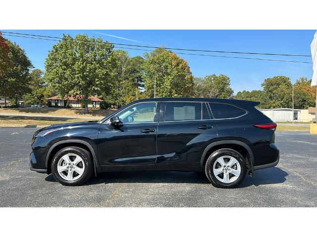 Used 2022 Toyota Highlander LE with VIN 5TDBZRBH8NS243548 for sale in Florence, AL