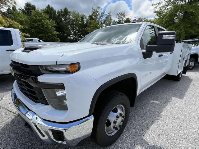 2024 Chevrolet Silverado 3500 HD Chassis Cab Vehicle Photo in ALCOA, TN 37701-3235