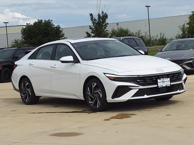 2024 Hyundai ELANTRA Vehicle Photo in Peoria, IL 61615