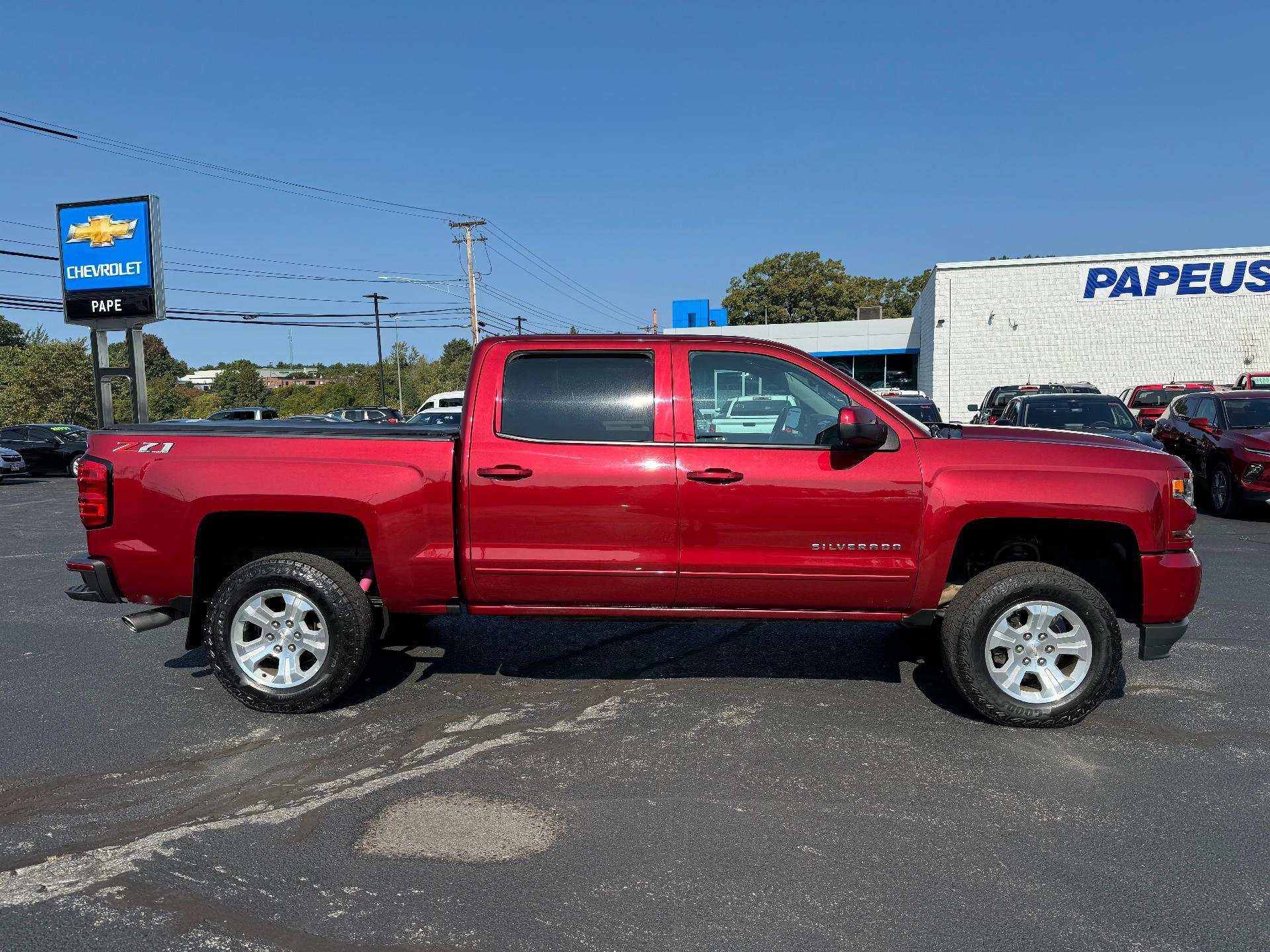 Used 2018 Chevrolet Silverado 1500 LT with VIN 3GCUKREC9JG641843 for sale in Portland, ME