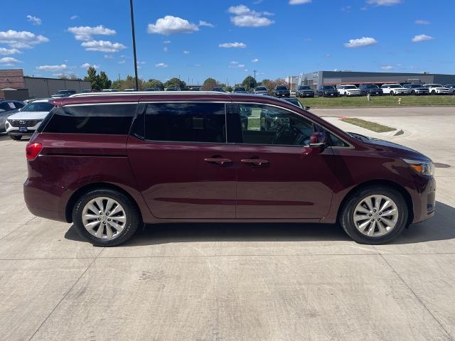 2017 Kia Sedona Vehicle Photo in Peoria, IL 61615