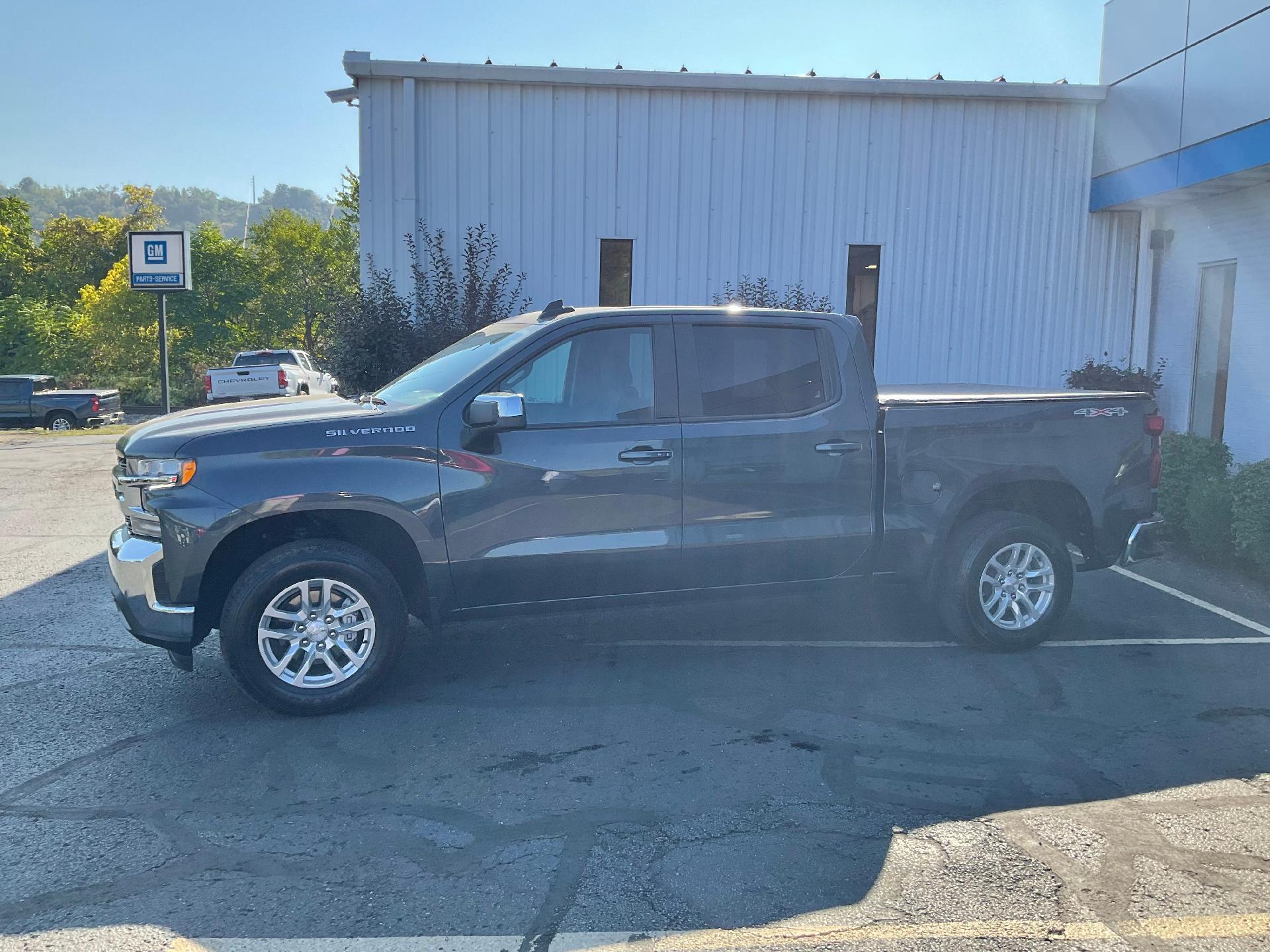 Used 2021 Chevrolet Silverado 1500 LT with VIN 1GCPYJEK4MZ434558 for sale in Moundsville, WV