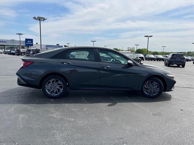 2024 Hyundai ELANTRA Vehicle Photo in O'Fallon, IL 62269