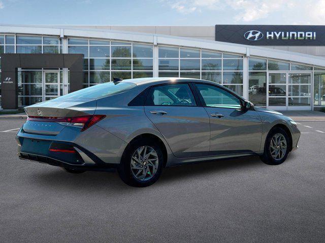 2024 Hyundai ELANTRA Vehicle Photo in O'Fallon, IL 62269