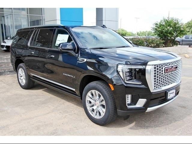 2024 GMC Yukon XL Vehicle Photo in ROSENBERG, TX 77471-5675