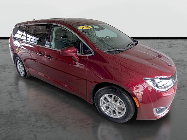 2020 Chrysler Pacifica Vehicle Photo in WENTZVILLE, MO 63385-1017