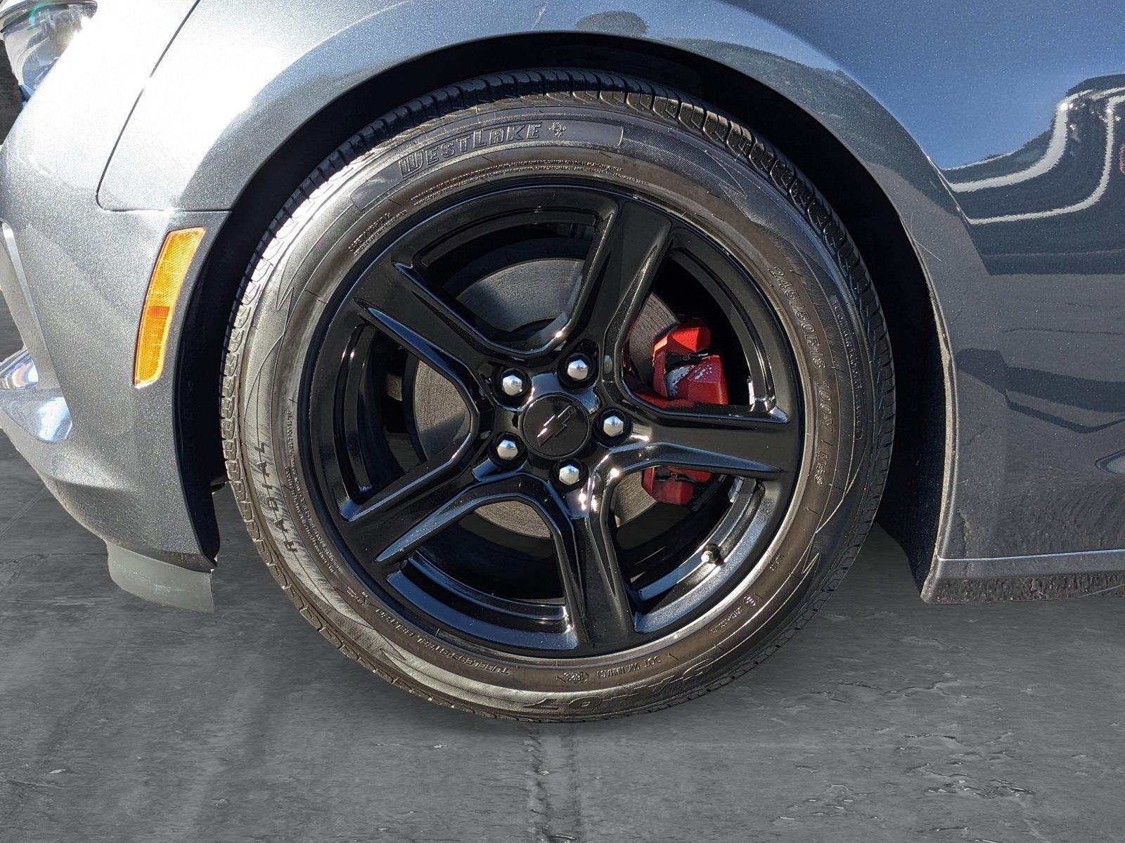 2018 Chevrolet Camaro Vehicle Photo in VALENCIA, CA 91355-1705