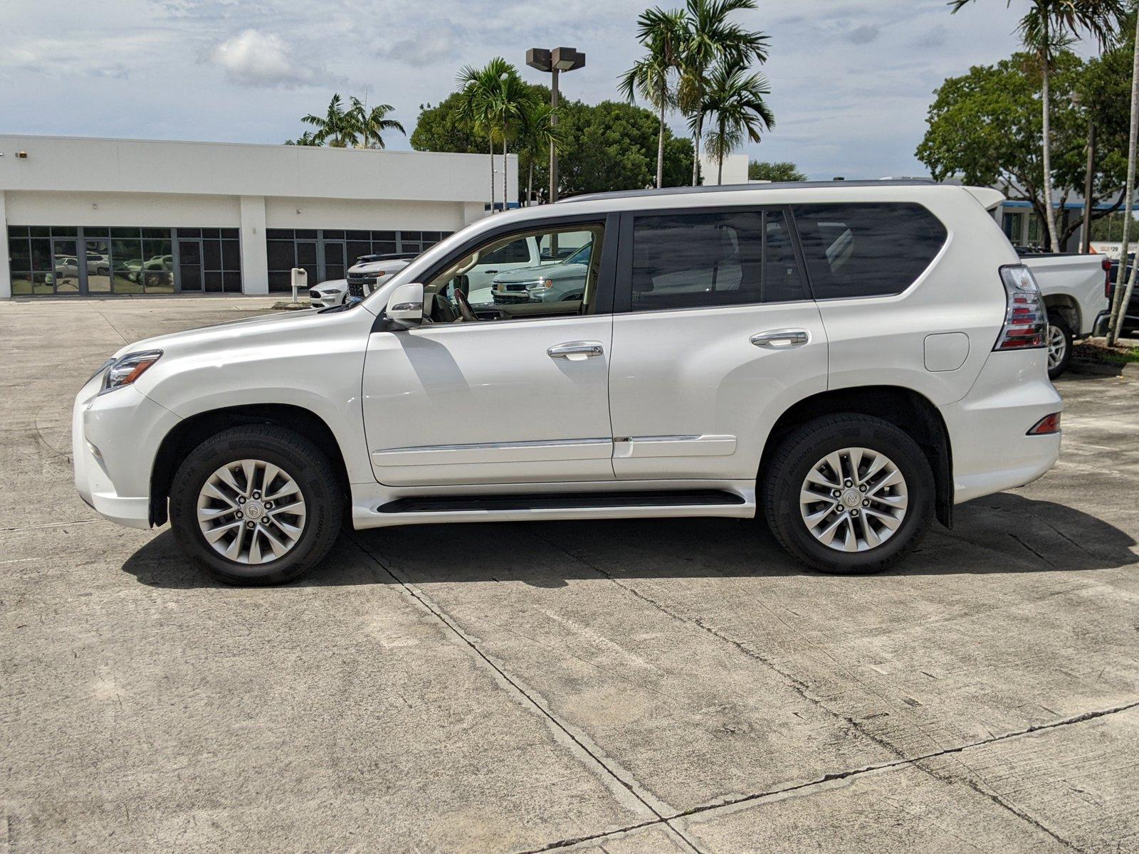 2017 Lexus GX 460 Vehicle Photo in PEMBROKE PINES, FL 33024-6534