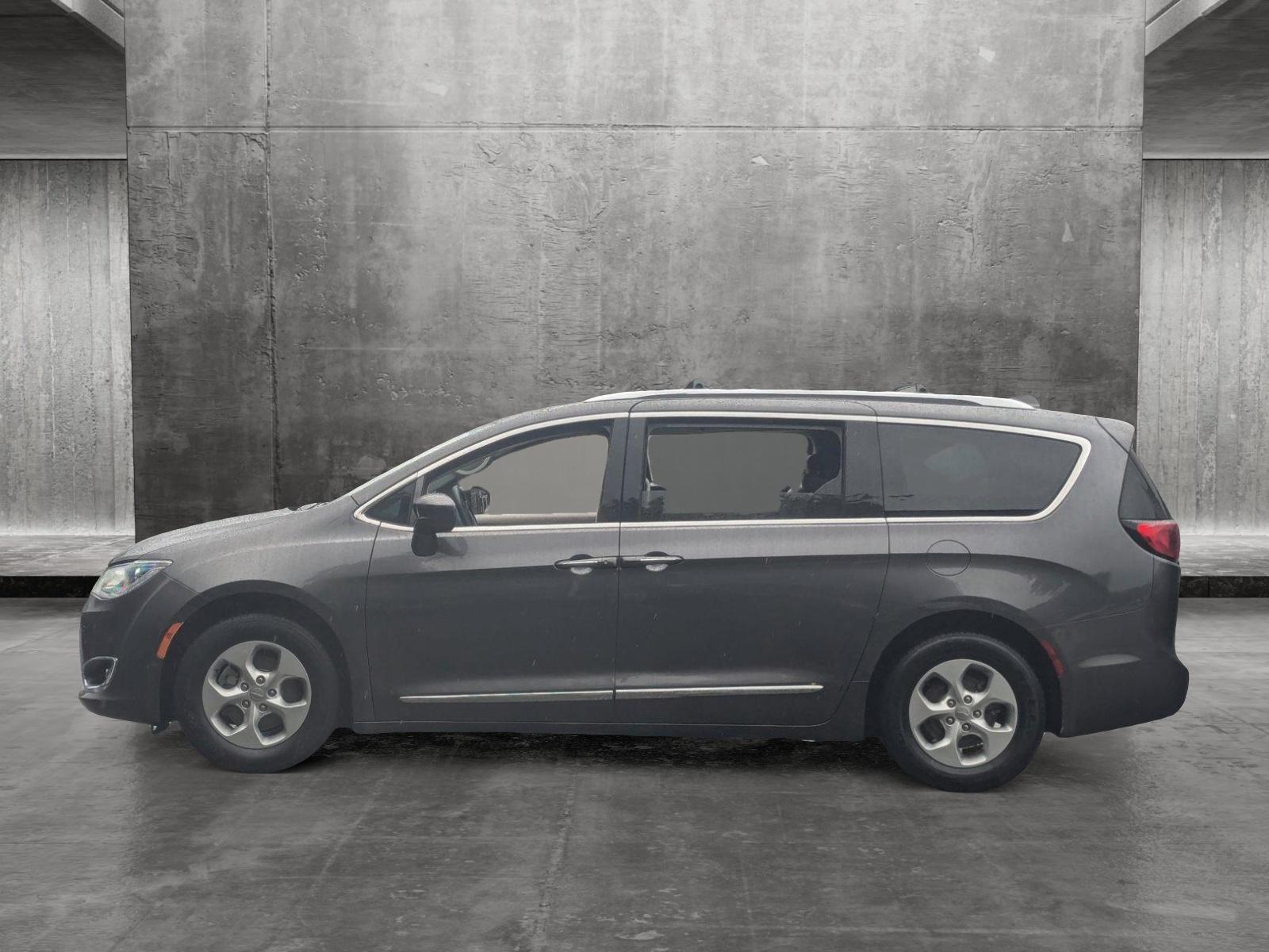 2017 Chrysler Pacifica Vehicle Photo in Towson, MD 21204