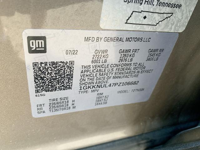 2023 GMC Acadia Vehicle Photo in MOON TOWNSHIP, PA 15108-2571