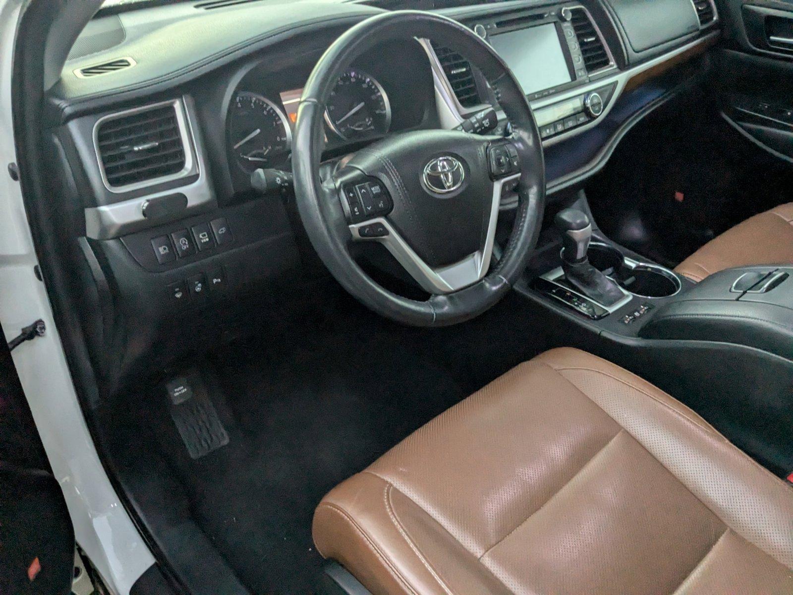 2019 Toyota Highlander Vehicle Photo in Coconut Creek, FL 33073