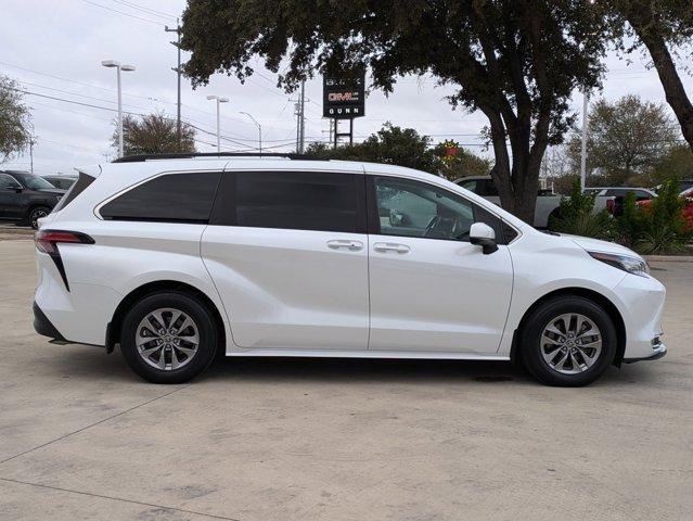 2022 Toyota Sienna Vehicle Photo in SELMA, TX 78154-1459