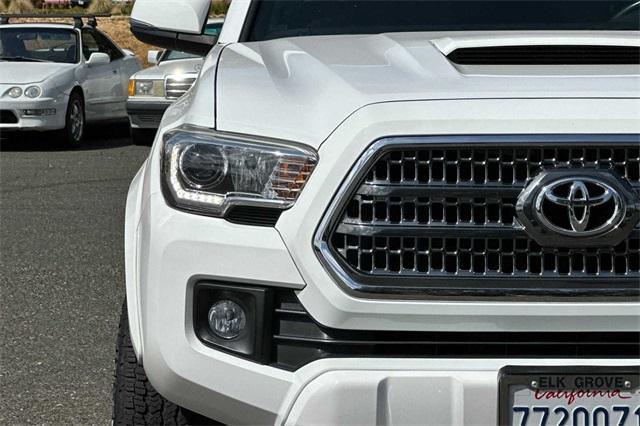 2017 Toyota Tacoma Vehicle Photo in ELK GROVE, CA 95757-8703