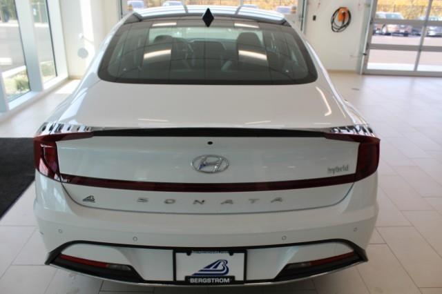 2022 Hyundai SONATA Hybrid Vehicle Photo in Green Bay, WI 54304