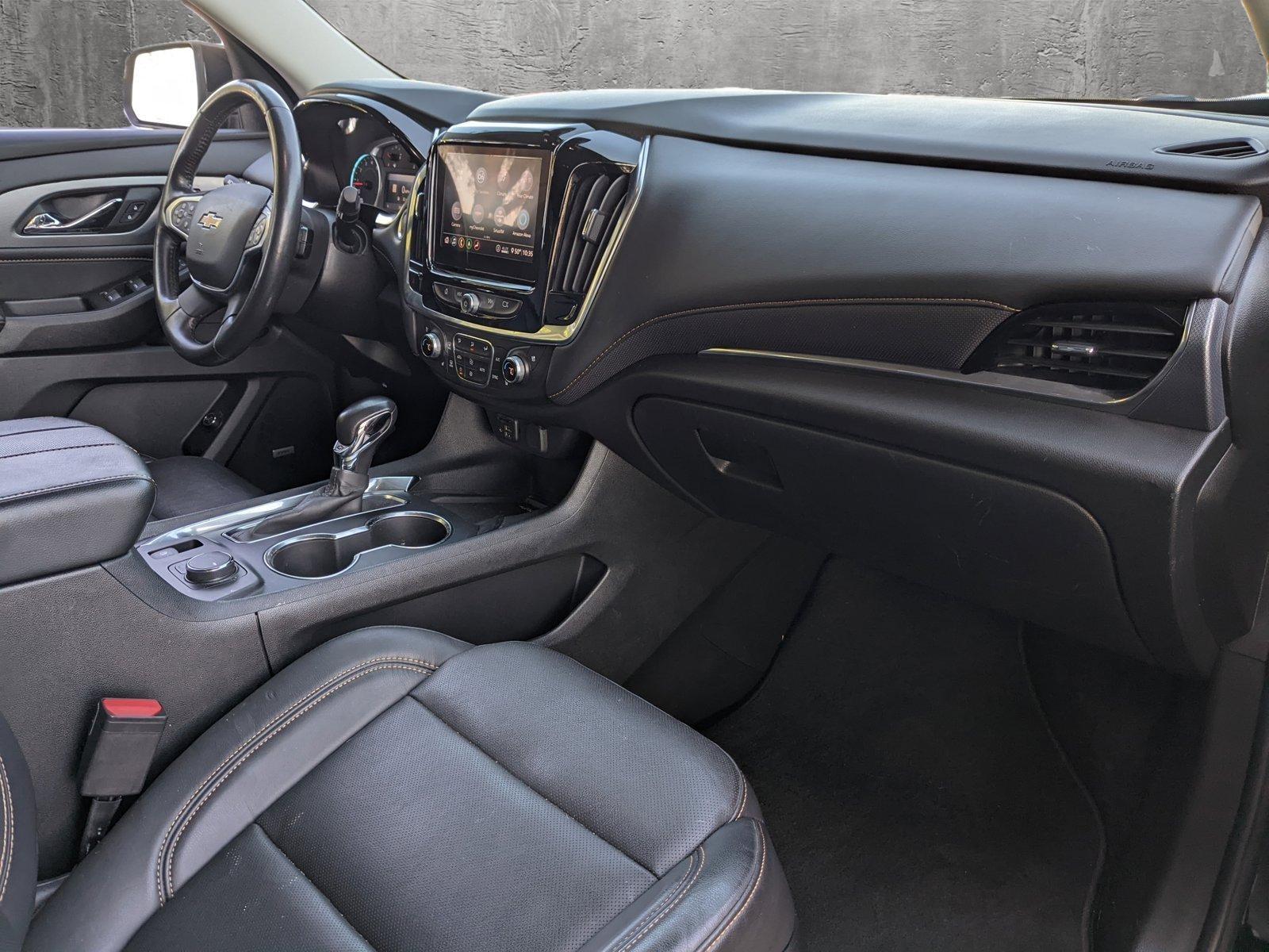 2021 Chevrolet Traverse Vehicle Photo in VALENCIA, CA 91355-1705