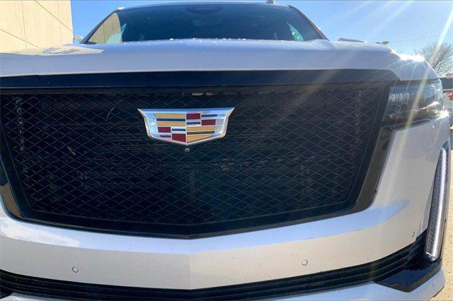 2021 Cadillac Escalade Vehicle Photo in TOPEKA, KS 66609-0000