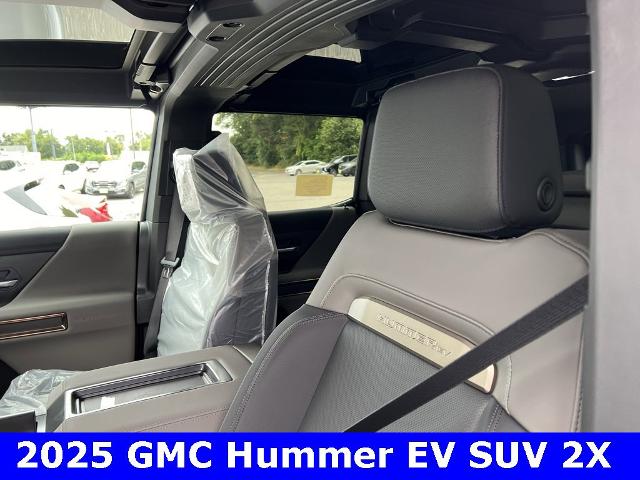 2025 GMC HUMMER EV SUV Vehicle Photo in CHICOPEE, MA 01020-5001