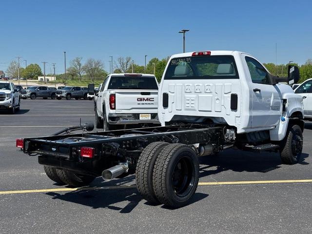 2024 Chevrolet Silverado Chassis Cab Vehicle Photo in COLUMBIA, MO 65203-3903