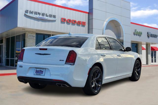 2023 Chrysler 300 Vehicle Photo in Cleburne, TX 76033