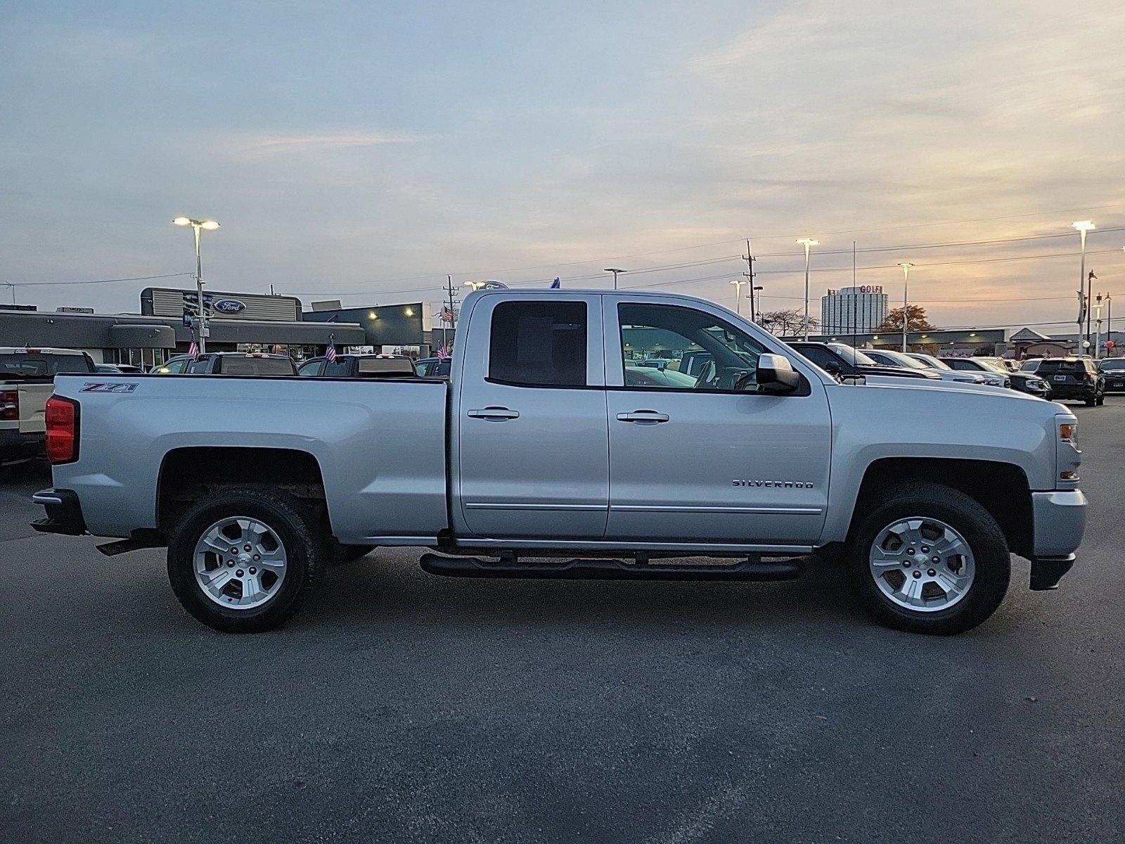 2017 Chevrolet Silverado 1500 Vehicle Photo in Saint Charles, IL 60174