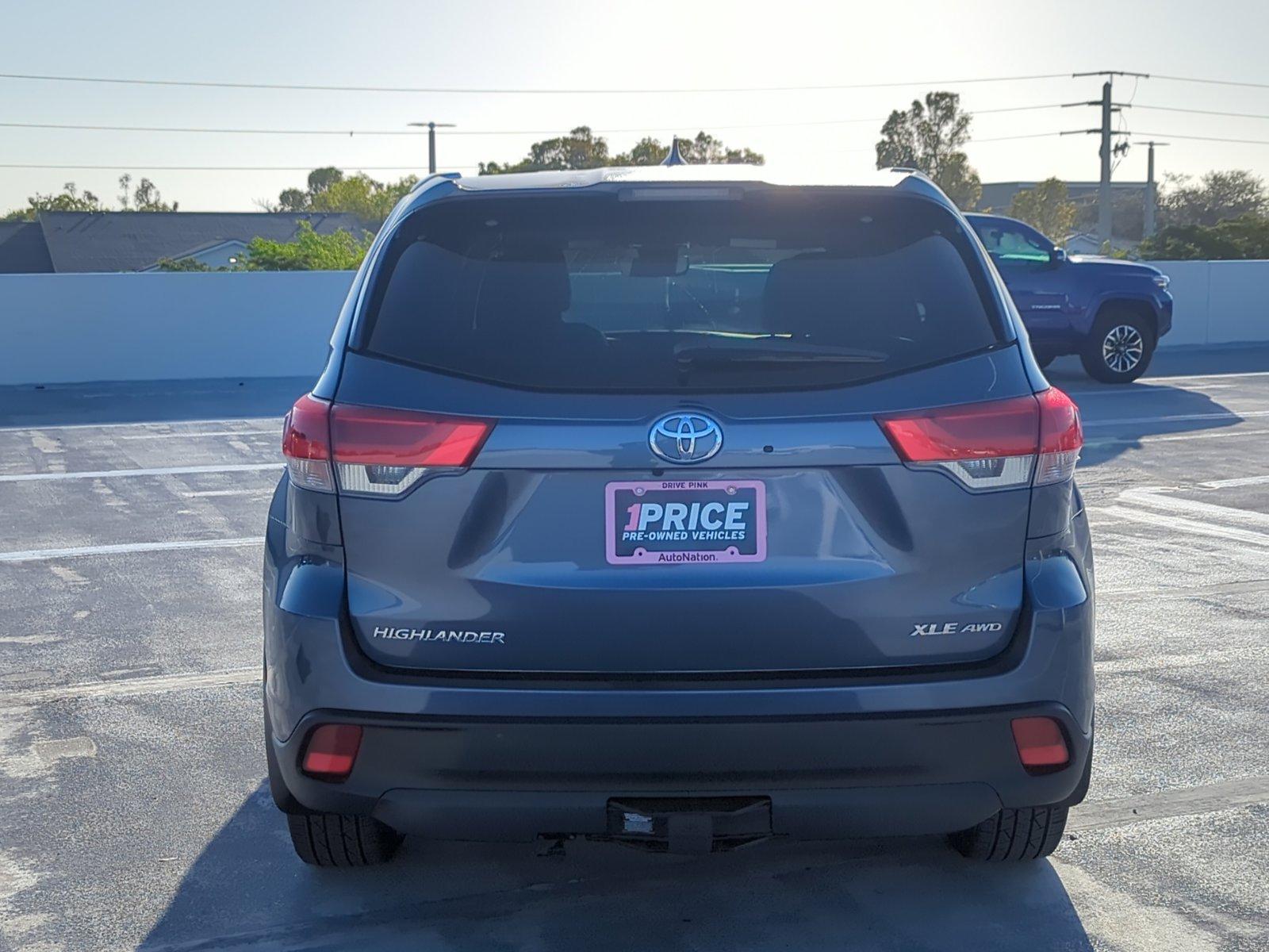 2019 Toyota Highlander Vehicle Photo in Ft. Myers, FL 33907