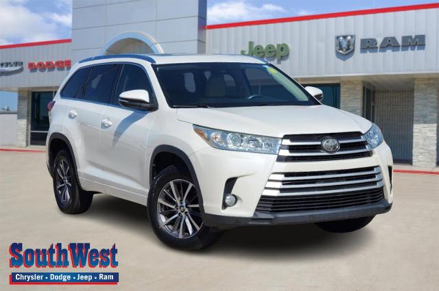 2017 Toyota Highlander Vehicle Photo in Cleburne, TX 76033