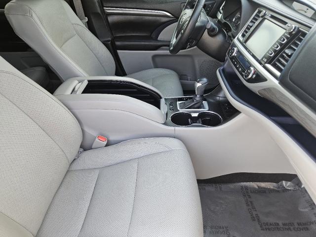 2018 Toyota Highlander Vehicle Photo in Denison, TX 75020