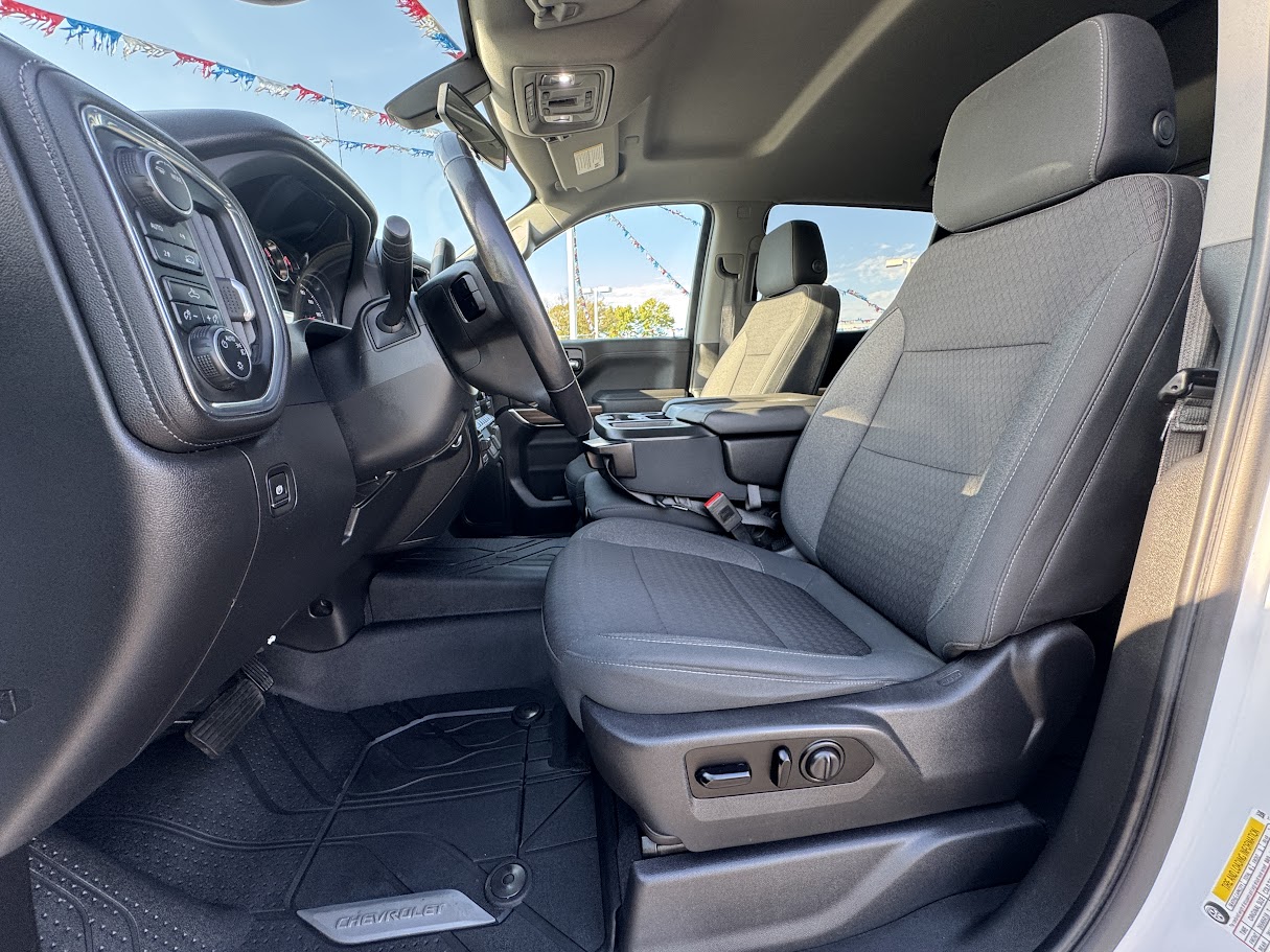 2020 Chevrolet Silverado 1500 Vehicle Photo in BOONVILLE, IN 47601-9633