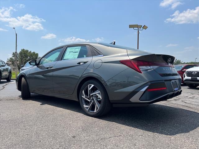 2024 Hyundai ELANTRA Vehicle Photo in O'Fallon, IL 62269