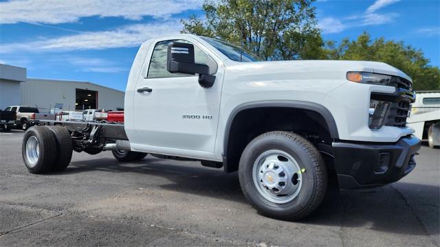 2025 Chevrolet Silverado 3500 HD Chassis Cab Vehicle Photo in FLAGSTAFF, AZ 86001-6214