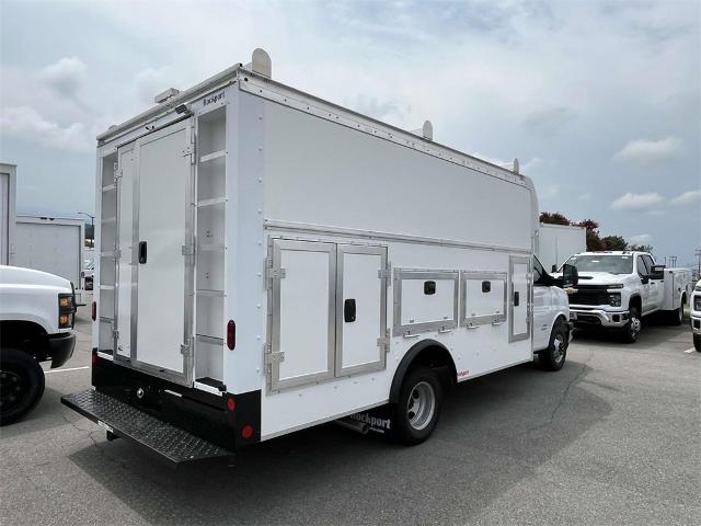 2024 Chevrolet Express Cutaway 4500 Vehicle Photo in ALCOA, TN 37701-3235