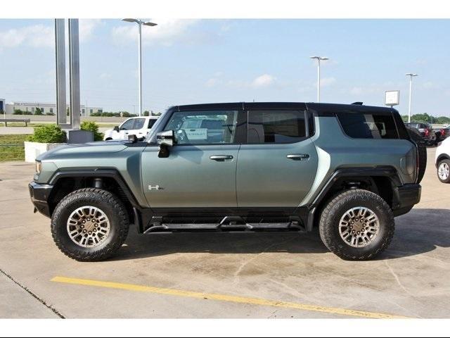 2024 GMC HUMMER EV SUV Vehicle Photo in ROSENBERG, TX 77471-5675