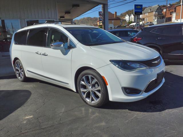 2017 Chrysler Pacifica Vehicle Photo in TARENTUM, PA 15084-1435