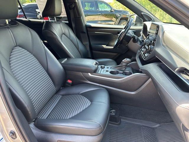 2021 Toyota Highlander Vehicle Photo in MEDINA, OH 44256-9631