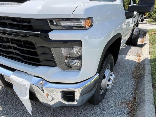 2024 Chevrolet Silverado 3500 HD Chassis Cab Vehicle Photo in ALCOA, TN 37701-3235