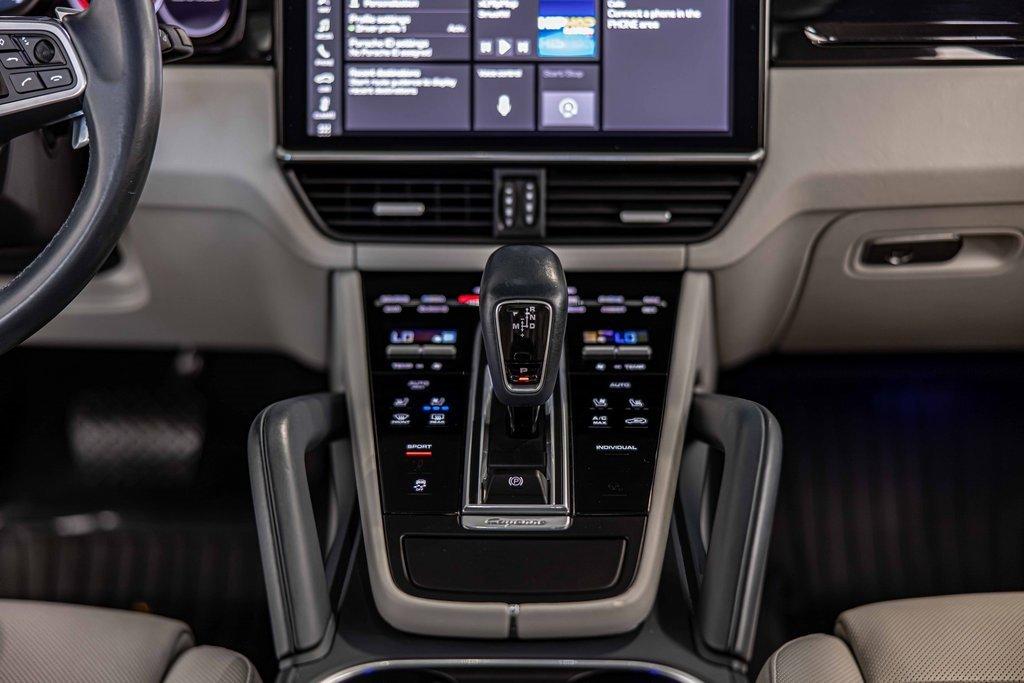 2021 Porsche Cayenne Vehicle Photo in Saint Charles, IL 60174